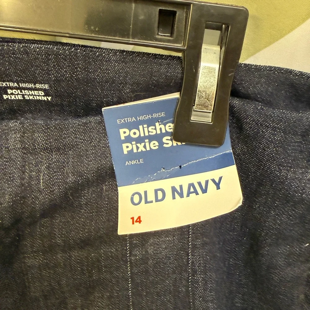 Old Navy Women’s Dark Blue Denim Pixie Pant - Picture 2 of 5